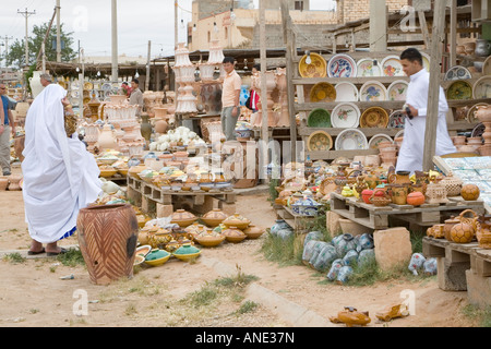 Gharyan, Djebel Nefusa, la Libye. Affichage de la Céramique, Poterie Vendeur Banque D'Images