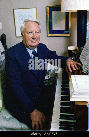 L'ancien chef conservateur Edward Heath avec son piano à son domicile en Arundells près de la Cathédrale, Salisbury, Wiltshire, Royaume-Uni Banque D'Images