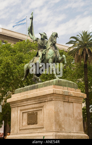Argentine Buenos Aires Plaza de Mayo 25 statue de San Martin Banque D'Images