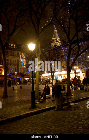 Nuit à la Place du Tertre et du Sacré Coeur Église de Montmartre - Paris France Banque D'Images