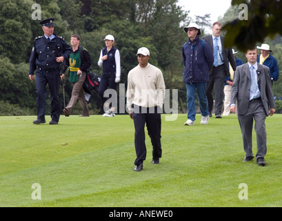 Tiger Woods jouer au golf en Irlande Banque D'Images