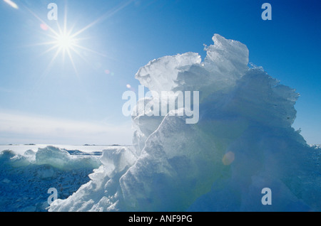 Soleil et de la glace sur le lac Winnipeg, le parc provincial de Grand Beach, au Manitoba, Canada. Banque D'Images