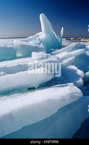 La glace sur le lac Winnipeg à la fin du printemps, parc provincial Hecla, Manitoba, Canada. Banque D'Images