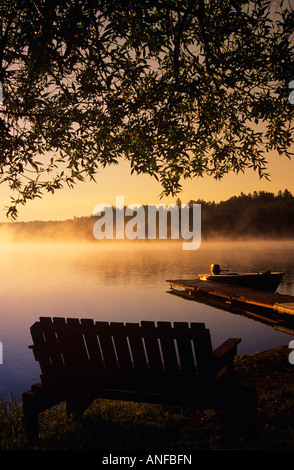 Tilton lake au lever du soleil, Sudbury, Ontario, Canada. Banque D'Images