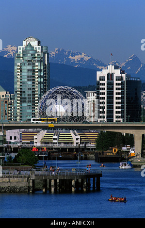 Science World et de False Creek, Vancouver, British Columbia, Canada Banque D'Images