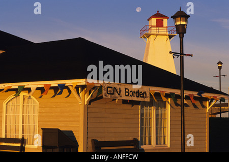 Ancienne gare et à Borden-Carleton phare du Parc historique maritime et ferroviaire, Prince Edward Island, Canada Banque D'Images