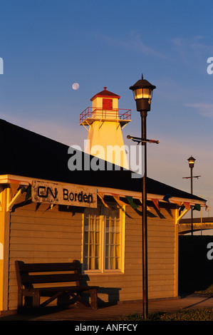 Ancienne gare et à Borden-Carleton phare du Parc historique maritime et ferroviaire, Prince Edward Island, Canada Banque D'Images