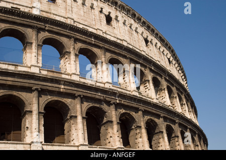 L'ancienne Rome : Colisée Rome Italie Flavian Amphitheater a été commencé par Vespasien inauguré par Titus en 80 D'UN Banque D'Images