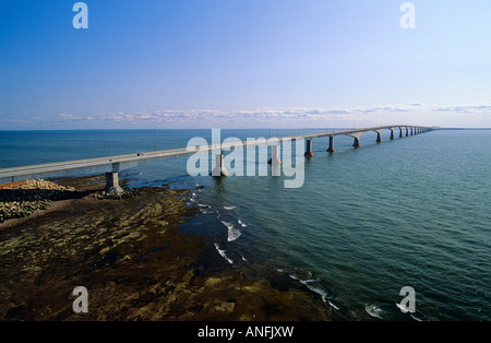 Pont de la Confédération, de l'Île du Prince Édouard au Nouveau-Brunswick à travers le détroit de Northumberland, au Canada. Banque D'Images