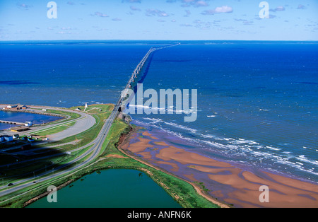 Pont de la Confédération, de l'Île du Prince Édouard au Nouveau-Brunswick à travers le détroit de Northumberland. Le Canada. Banque D'Images