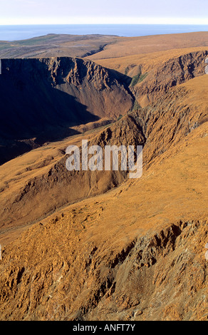 Vue aérienne des Tablelands dans le parc national du Gros-Morne, à Terre-Neuve, Canada. Banque D'Images