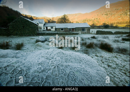 Une vieille maison de ferme de Easedale Près de Grasmere dans le Lake District de gel hiver UK Banque D'Images