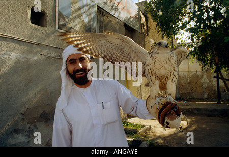 Sharjah UAE Man et Hawk Banque D'Images