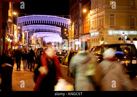 Soirée St Marys Street dans le centre-ville de Cardiff Banque D'Images