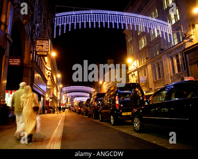 Soirée St Marys Street dans le centre-ville de Cardiff Banque D'Images