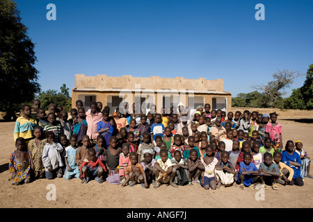 Dogourakoroba village school bénéficié récemment de l'agriculture commerce équitable au Mali Banque D'Images