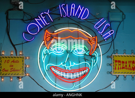 Coney Island freak show neon sign Banque D'Images