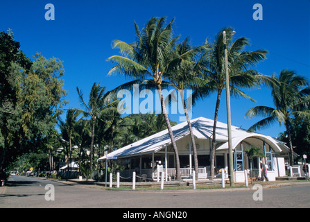 Bar d'extérieur de bâtiment, Lunco Vasey Esplanade, Trinity Beach, près de Cairns, Queensland, Australie de l'Est. Banque D'Images