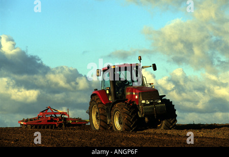 Les terres agricoles sont cultivées dans Butley près de Woodbridge, Suffolk, UK. Banque D'Images