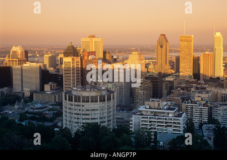 Vue depuis le mont Royal au coucher du Soleil, Montréal, Québec, Canada. Banque D'Images