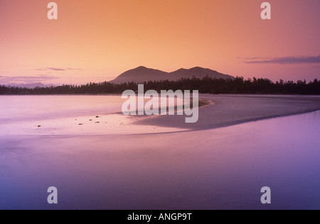 Coucher du soleil à Chesterman Beach, parc national Pacific Rim, l'île de Vancouver, Colombie-Britannique, Canada. Banque D'Images