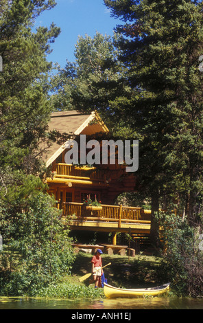 Loisirs d'été à dix-ee-eh Lodge, de la tuyère d'Lake, région de Cariboo, en Colombie-Britannique, Canada. Banque D'Images