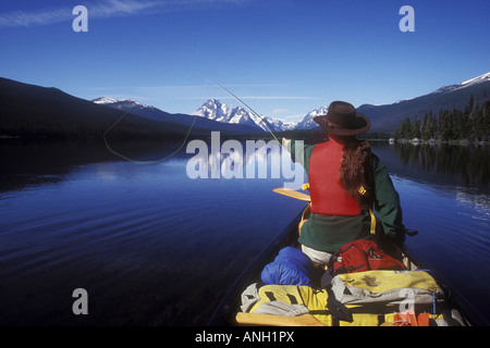 À partir de la pêche canoë sur Turner, lacs, parc Tweedsmuir Chilcotin, en Colombie-Britannique, Canada. Banque D'Images