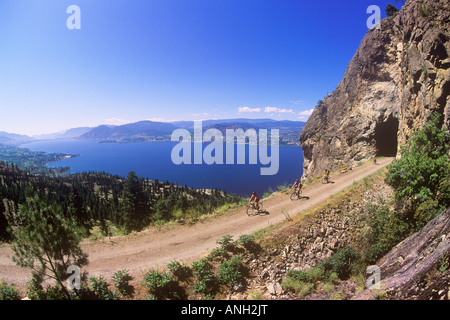 Cycliste sur le Sentier transcanadien, Penticton, Colombie-Britannique, Canada. Banque D'Images