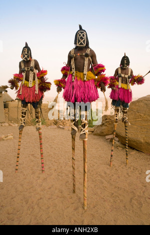 Cérémonial masqué danseurs Dogon, Sangha, pays dogon, Mali Banque D'Images