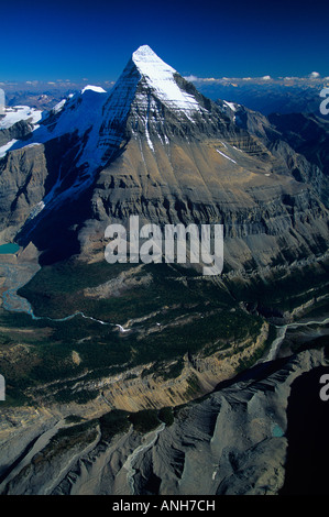 Vue aérienne de Mont Robson, Rocheuses canadiennes, de la Colombie-Britannique, Canada. Banque D'Images