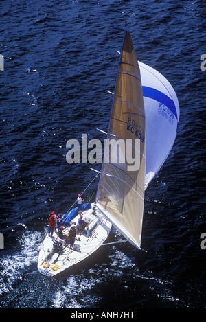 Un voilier sous voiles dans le yachting Swiftsure race, de l'île de Vancouver, Colombie-Britannique, Canada. Banque D'Images