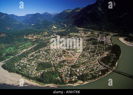 Vue aérienne de l'espoir et la rivière Fraser, Colombie-Britannique, Canada. Banque D'Images