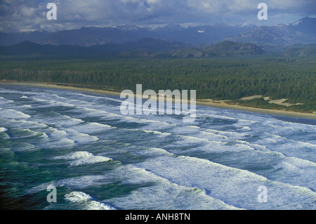 Les vagues de l'océan en mer agitée Pacific Rim National Park, British Columbia, Canada. Banque D'Images