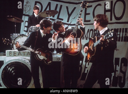 BEATLES sur une émission télévisée britannique en 1964. Photo : Tony Gale Banque D'Images