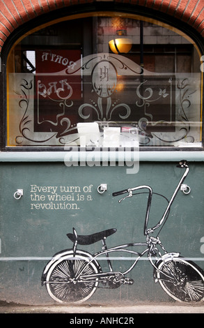 Le John Hewitt Bar dans le quartier de la cathédrale Donegall Street Belfast Co Antrim Irlande du Nord UK Banque D'Images