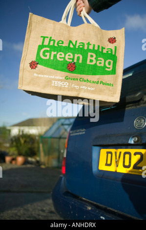 Sac écologique utilisé pour remplacer les sacs en plastique pour faire du shopping avec Banque D'Images