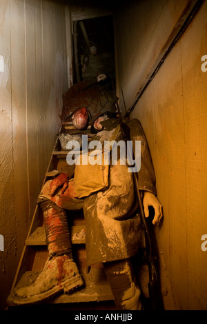 Les Remparts de Deisplay Museum à Ypres Belgique montrant des soldats morts dans une tranchée creusée dans WW1 Banque D'Images