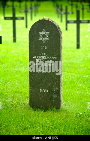 Des soldats allemands juifs pierre tombale dans Mametz WW1 cimetière allemand dans la somme près de Albert en France Banque D'Images