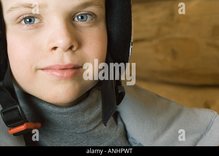 Boy wearing ski gear, portrait Banque D'Images