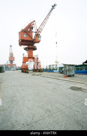 Grue de chargement shipyard Banque D'Images