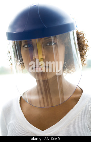 Femme portant des casques, looking at camera Banque D'Images