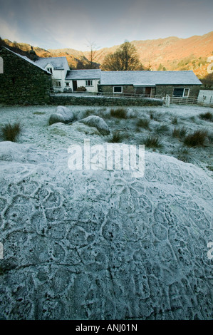 Une vieille maison de ferme de Easedale Près de Grasmere dans le Lake District de gel hiver UK Banque D'Images