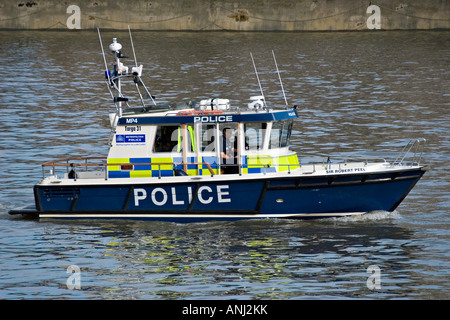 Une vedette de police appartenant à l'unité de soutien maritime de la Police métropolitaine sur la Tamise, Londres, UK Banque D'Images