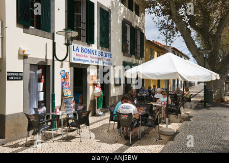 Restaurant dans centre village, Machico, Madeira, Portugal Banque D'Images