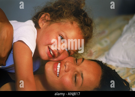 Mère et fille indonésienne suédois Banque D'Images