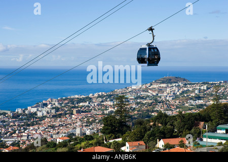 Vue sur Ville et Monte Téléphérique, Funchal, Madeira, Portugal Banque D'Images