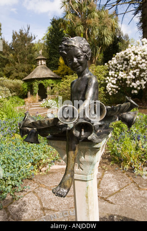 Royaume-uni Irlande du Nord County Down Mount Stewart House Mairi garden sculpture de Lady Londonderry comme enfants Banque D'Images