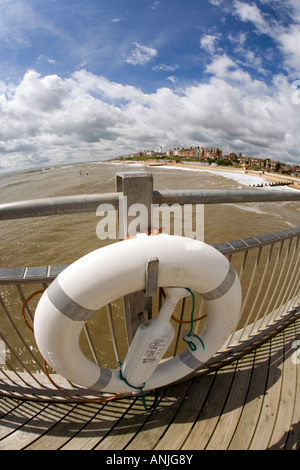 UK Suffolk Southwold Pier bouée prises avec objectif grand angle fisheye Banque D'Images