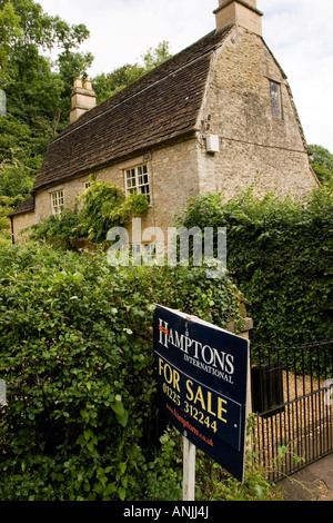 UK Wiltshire Castle Combe Rue Grande propriété de caractère à vendre Banque D'Images