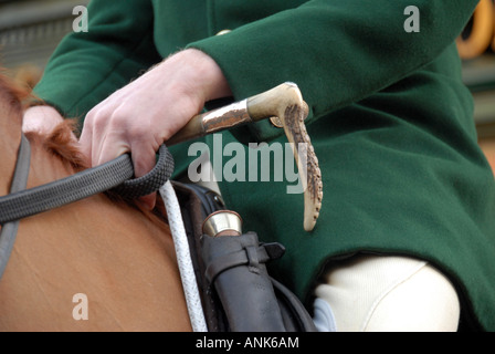 Cravache et cor de chasse Chasseur de Heythrop Hunt Boxing Day Rencontrez Chipping Norton Oxfordshire Banque D'Images